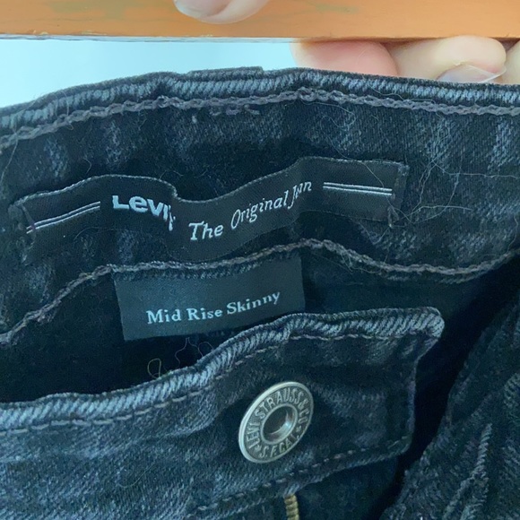 Levi’s Cutout Jeans - Picture 2 of 6